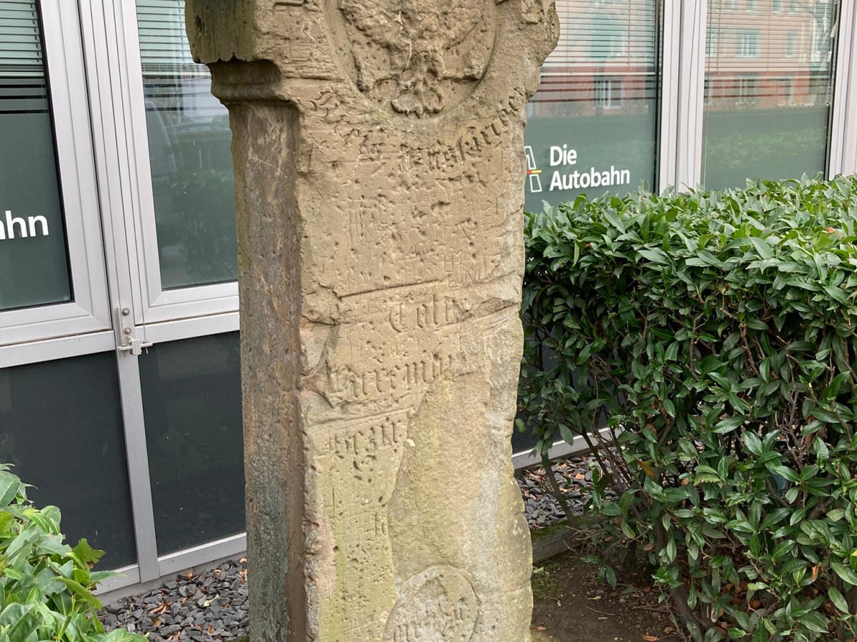 Meilenstein und Autobahn